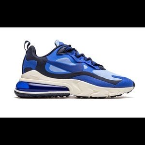 Nike Air 270 react running shoes. Lightweight trainers.